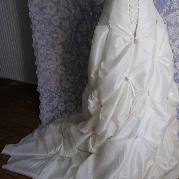 Maggie Sottero Couture Capriu J926 sleeveless wedding dress - Picture 4 of 14